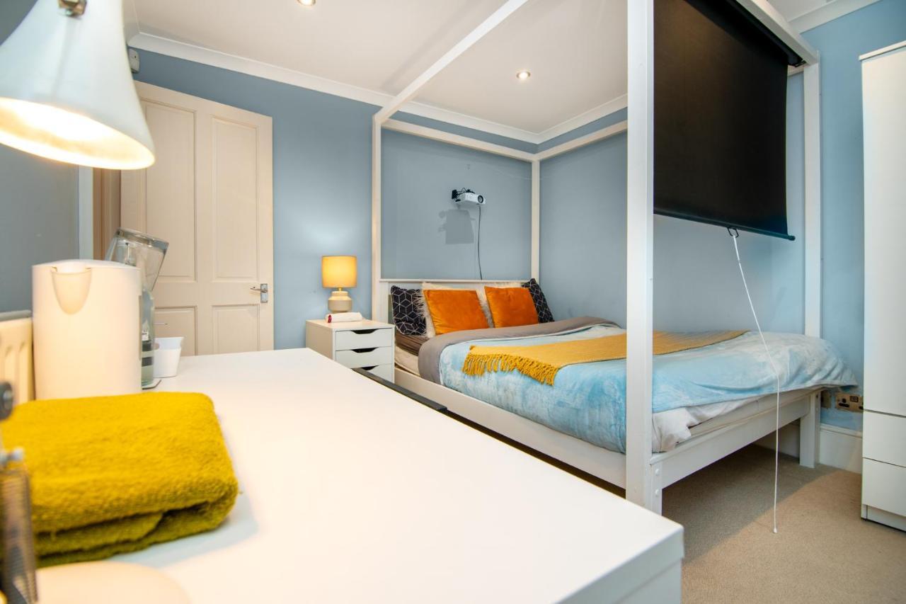 Double Room W/Projector & Garden Hot Tub Londres Extérieur photo