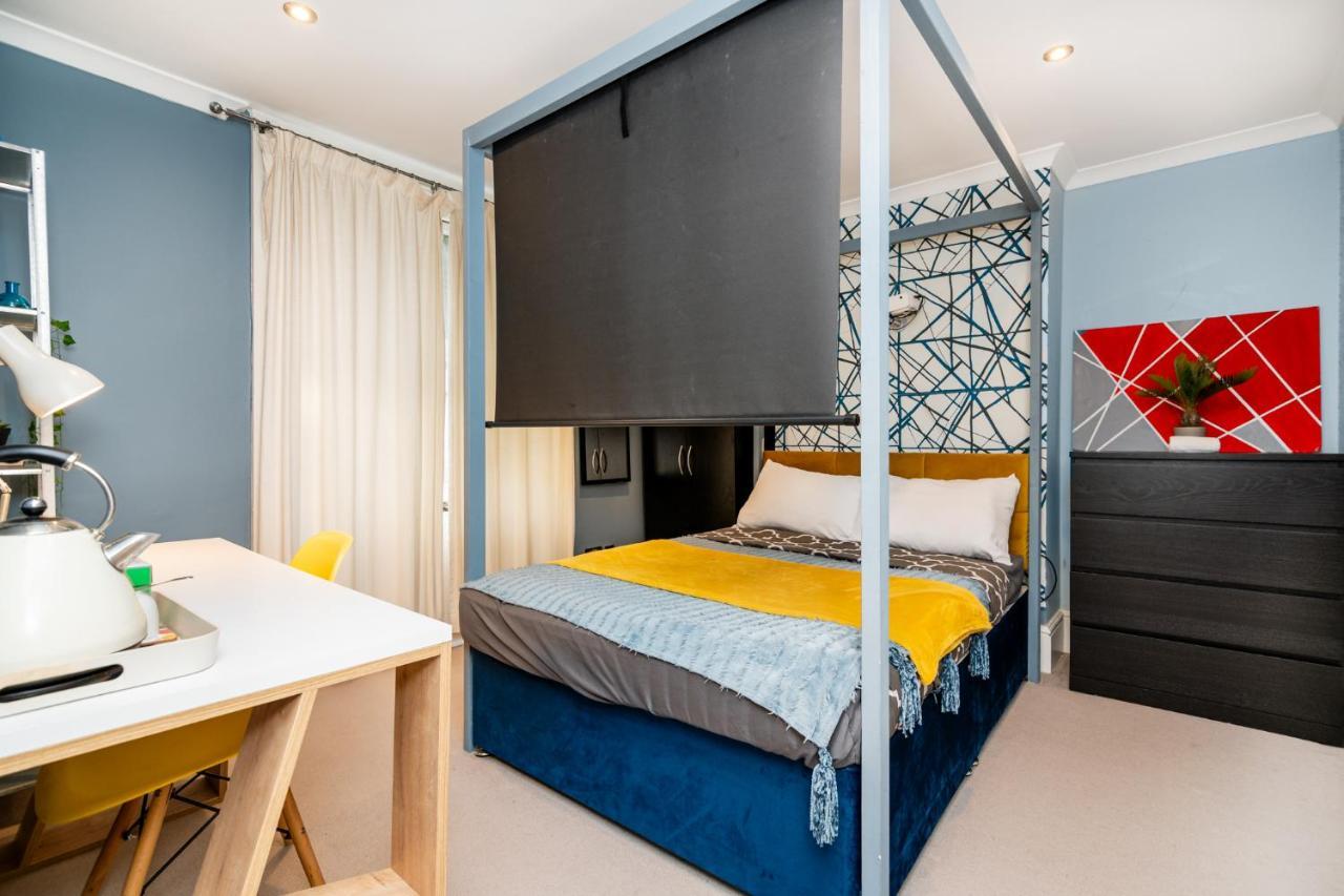 Double Room W/Projector & Garden Hot Tub Londres Extérieur photo