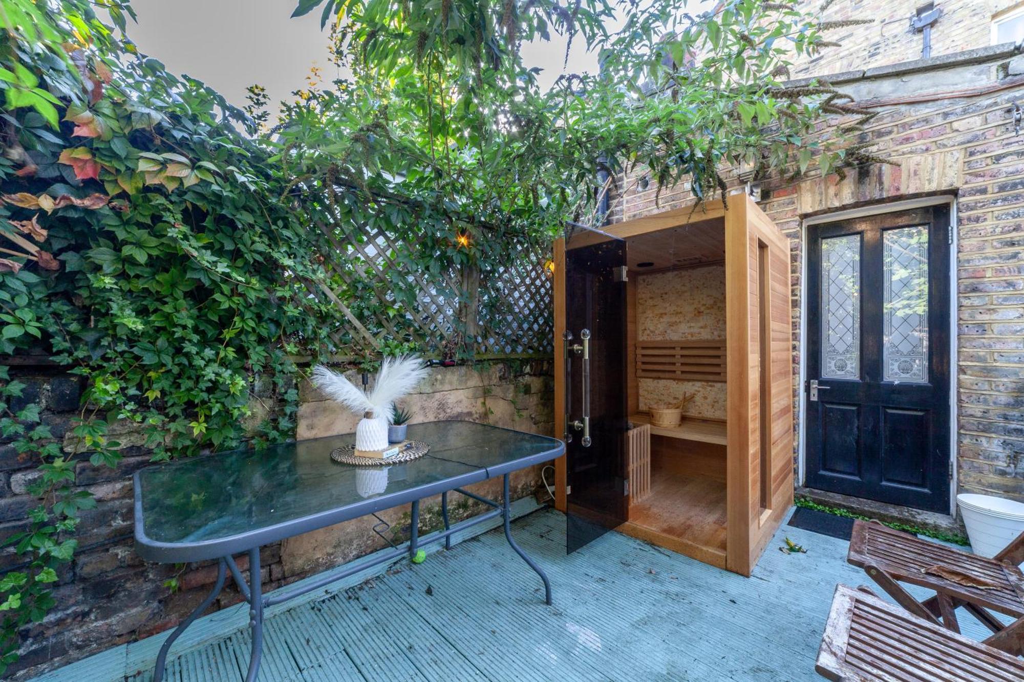 Double Room W/Projector & Garden Hot Tub Londres Extérieur photo