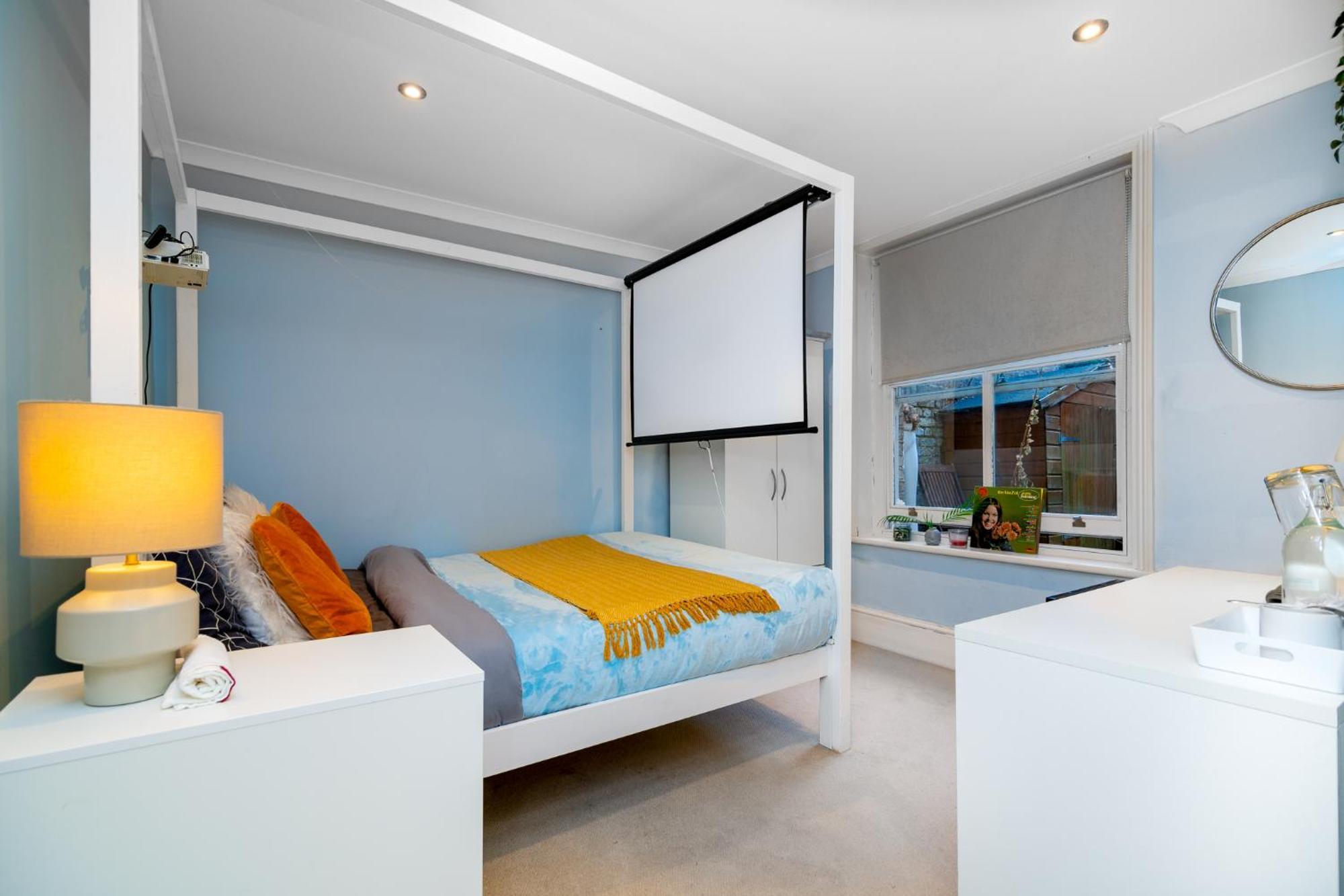 Double Room W/Projector & Garden Hot Tub Londres Extérieur photo